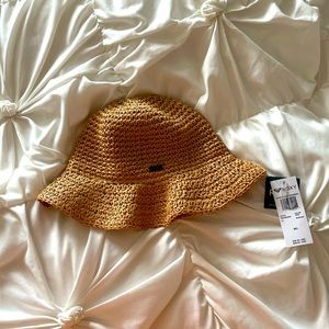 NWT Roxy bucket hat